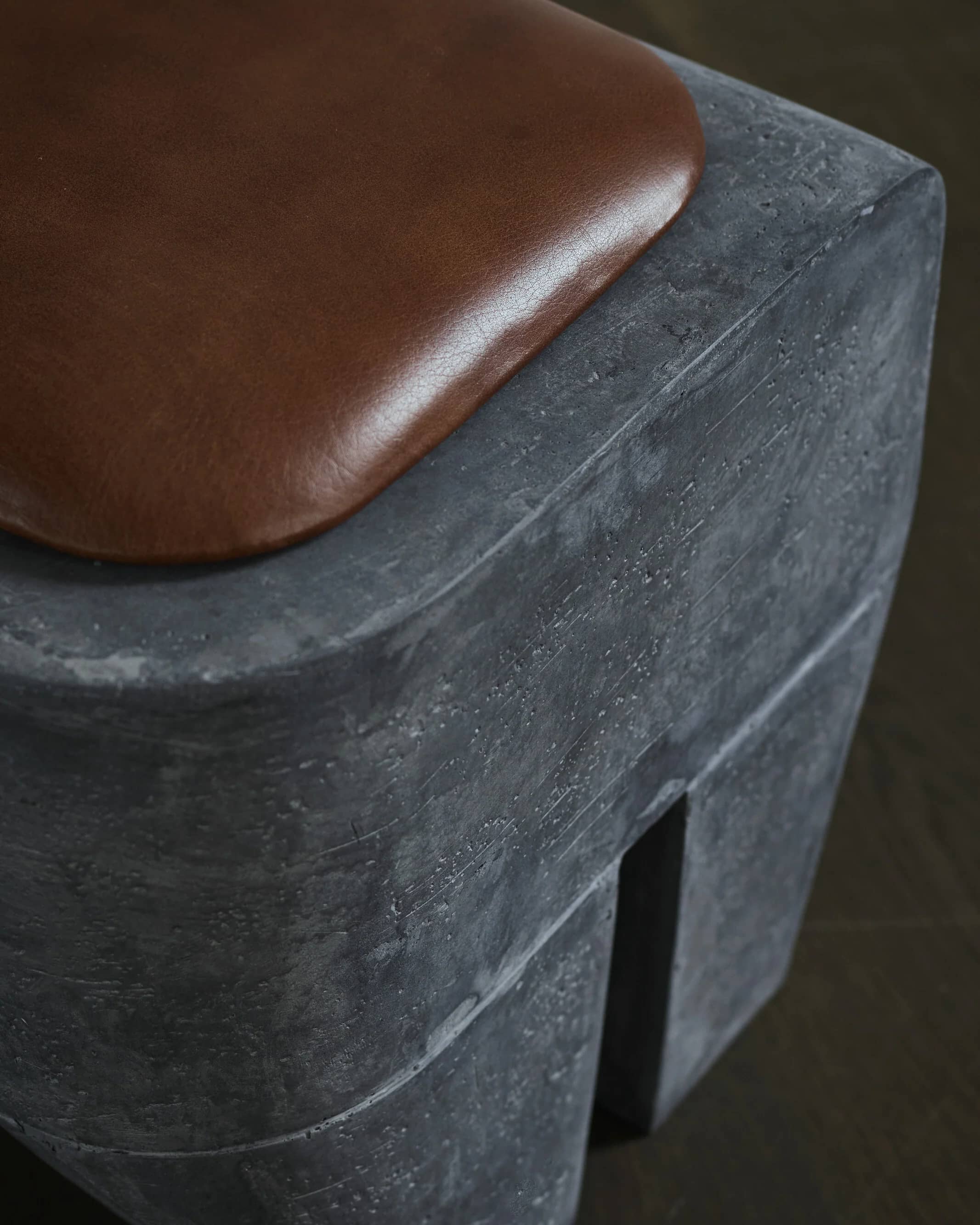 Подушка Sculpt Stool Cushion — Leather 3