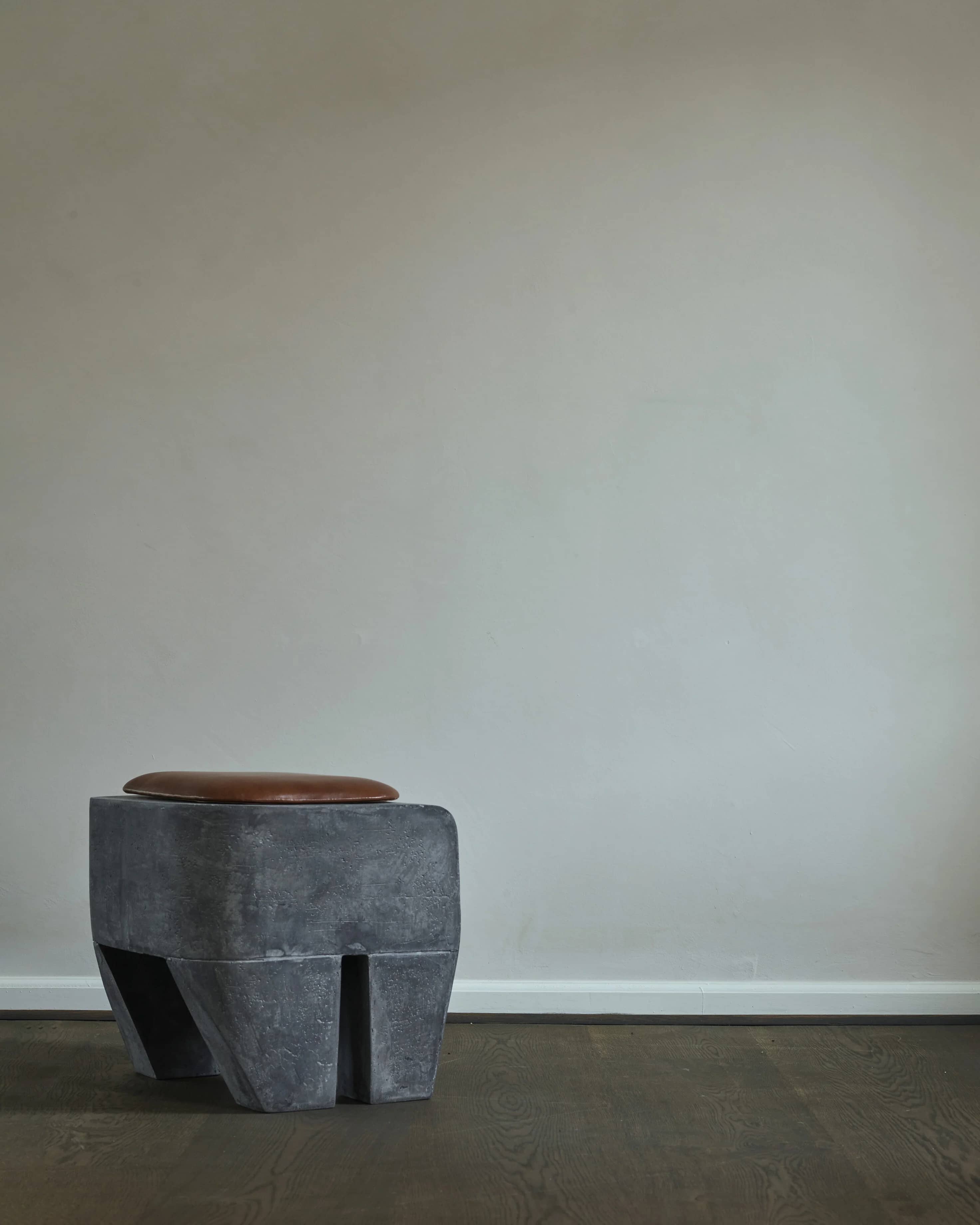 Подушка Sculpt Stool Cushion — Leather 5
