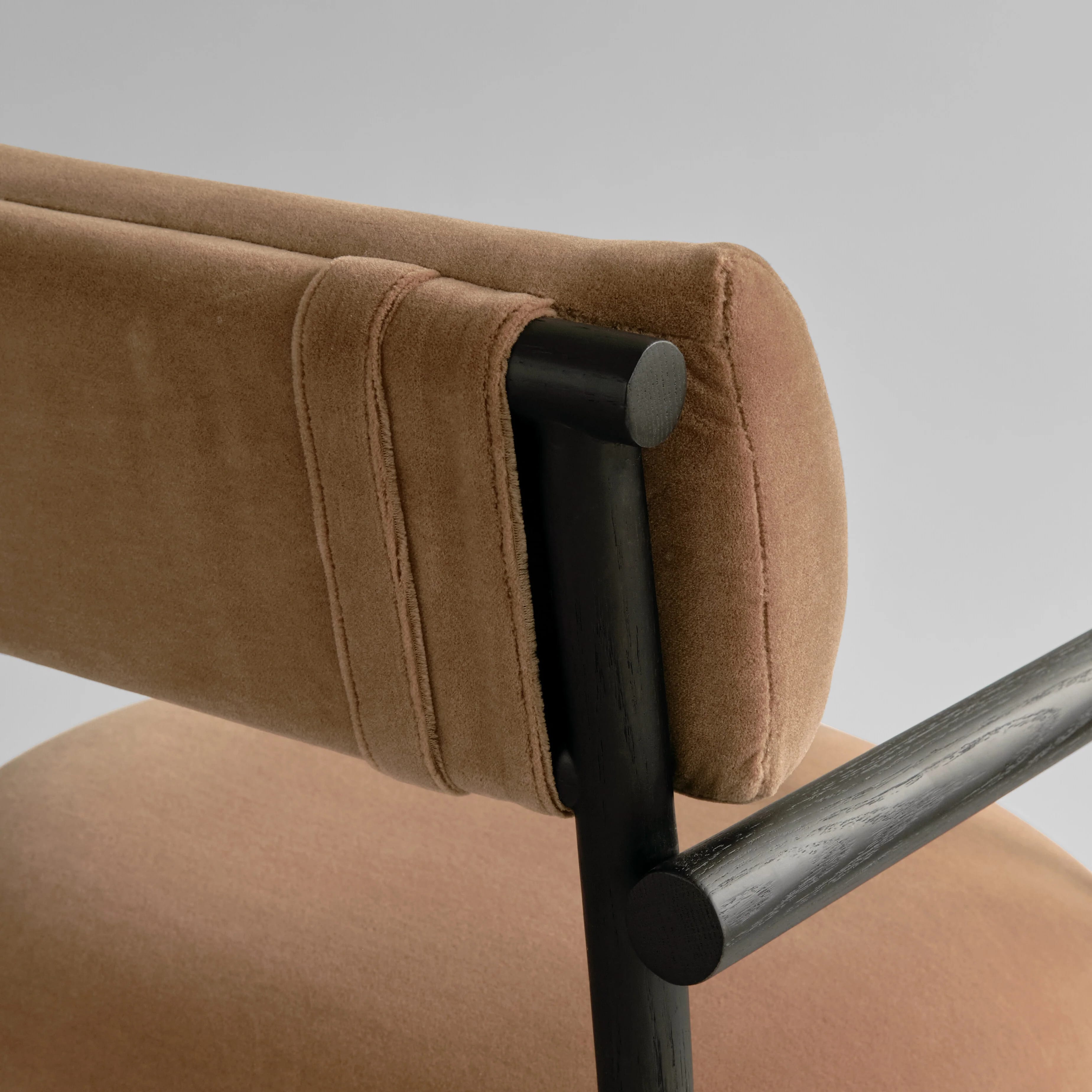 Кресло Nama Lounge Chair — Coffee Black Oak- Desert