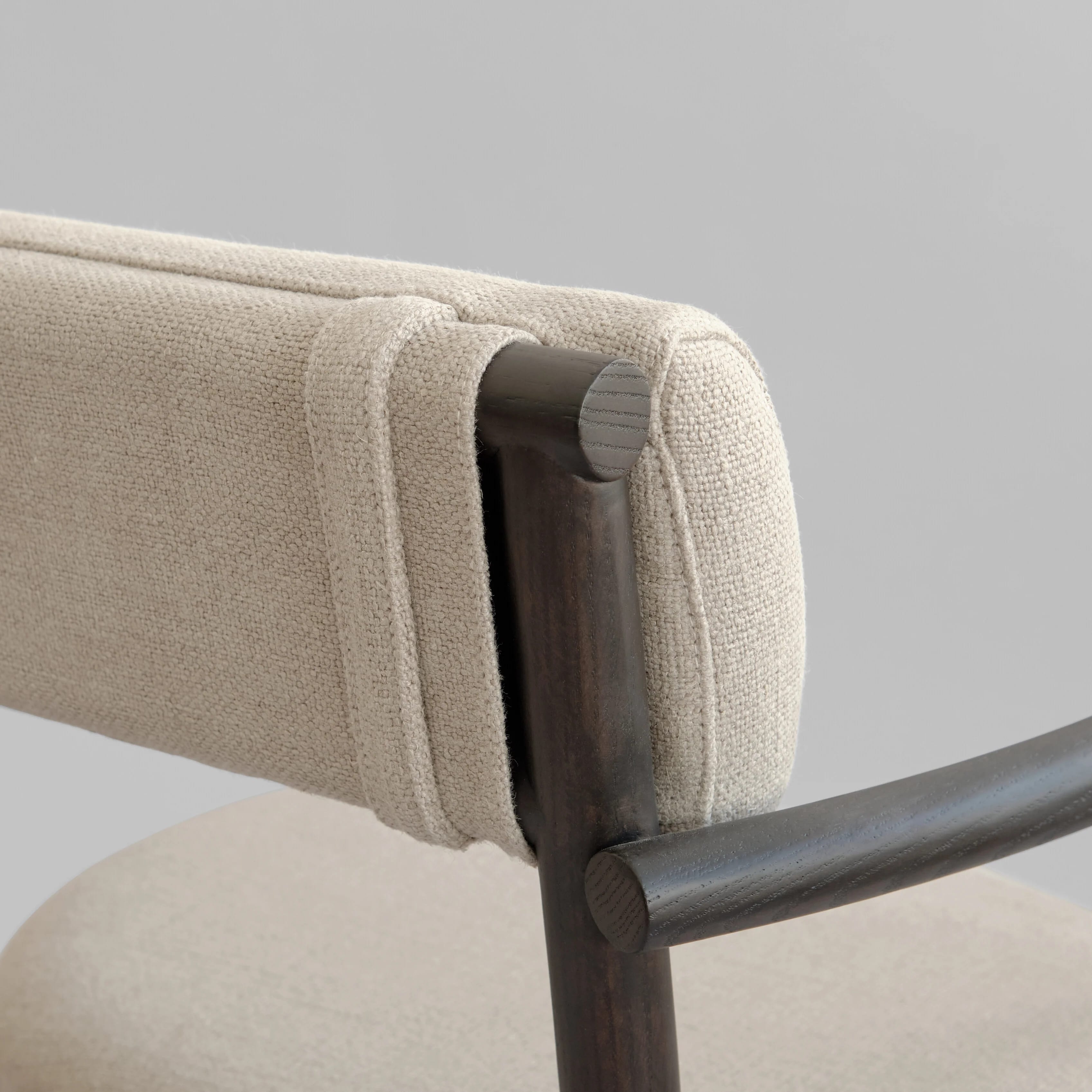Стул Nama Dining Chair Armrest — Coffee Black Linen
