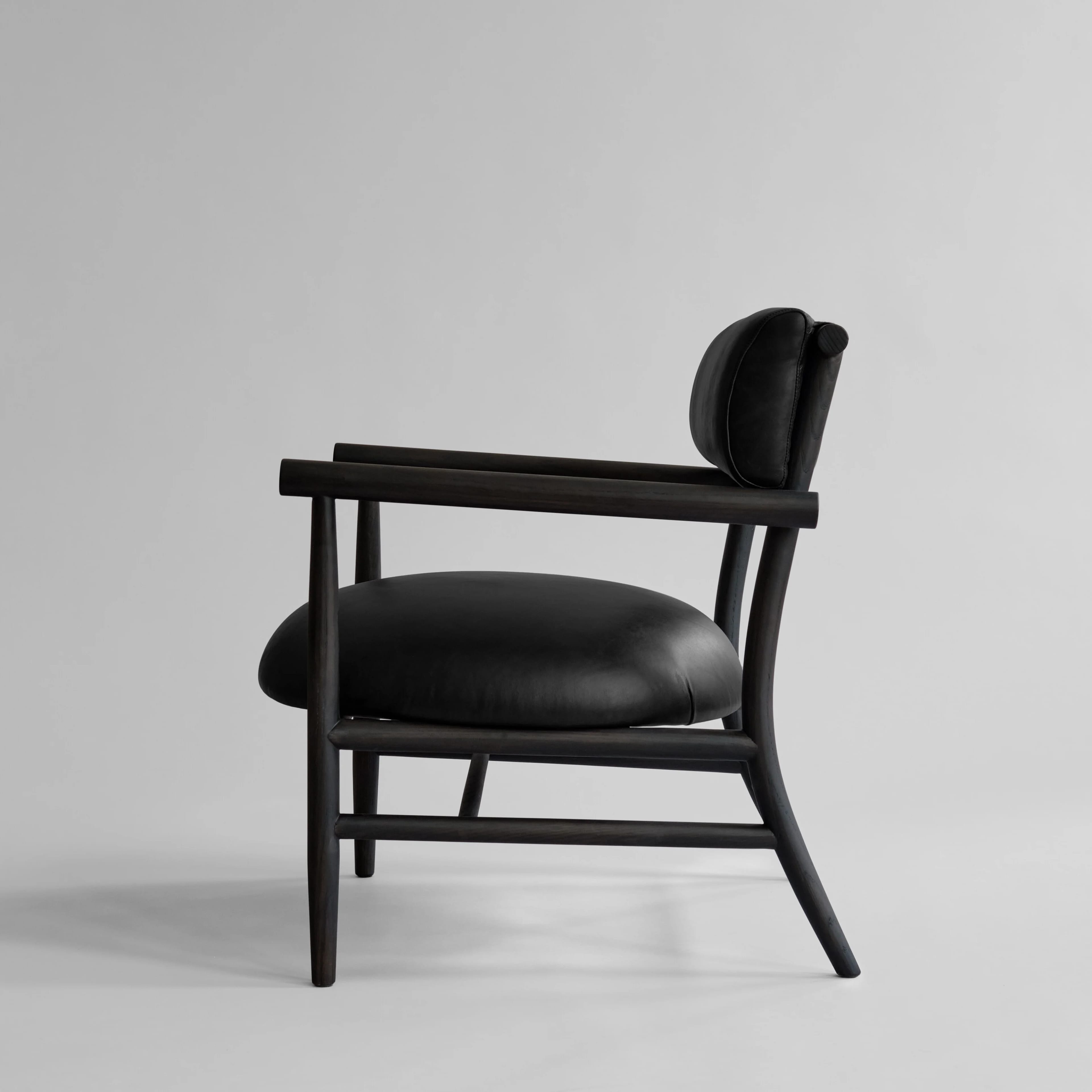 Кресло Nama Lounge Chair — Aniline leather black
