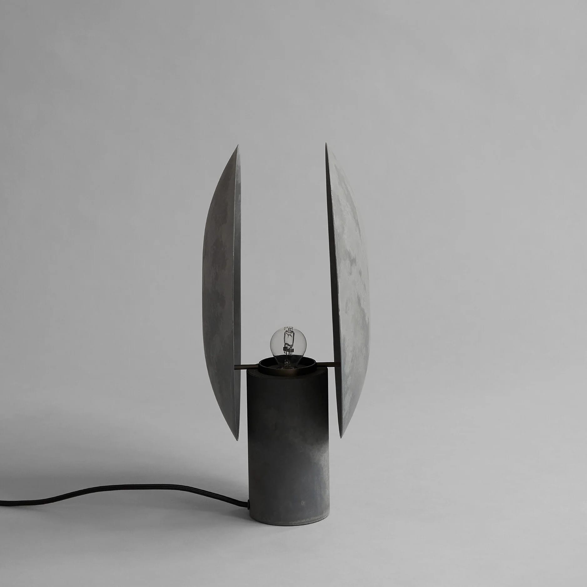 Настольный светильник Clam — Oxidized
