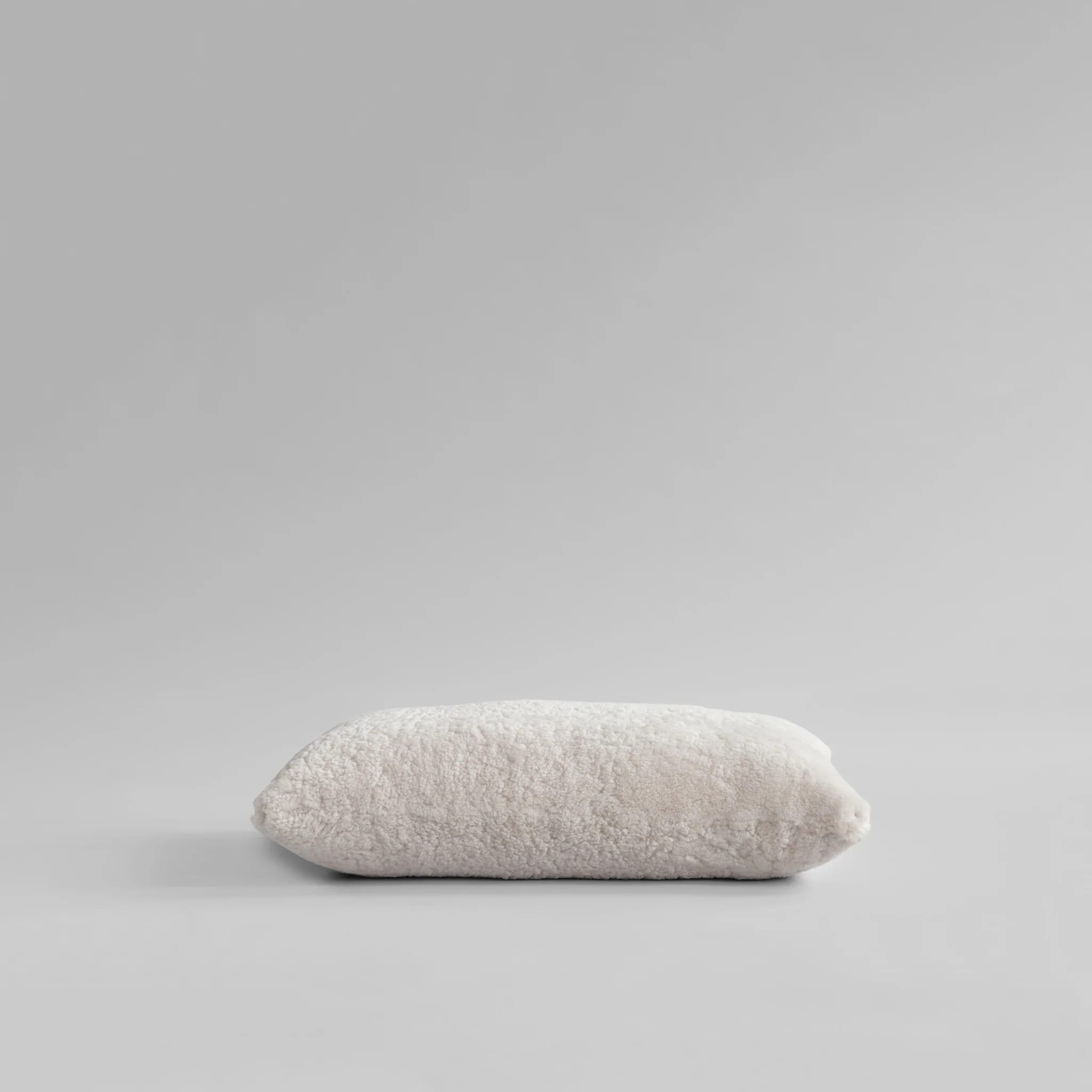 Подушка Makura Pillow 11 — Sandshell Sheepskin