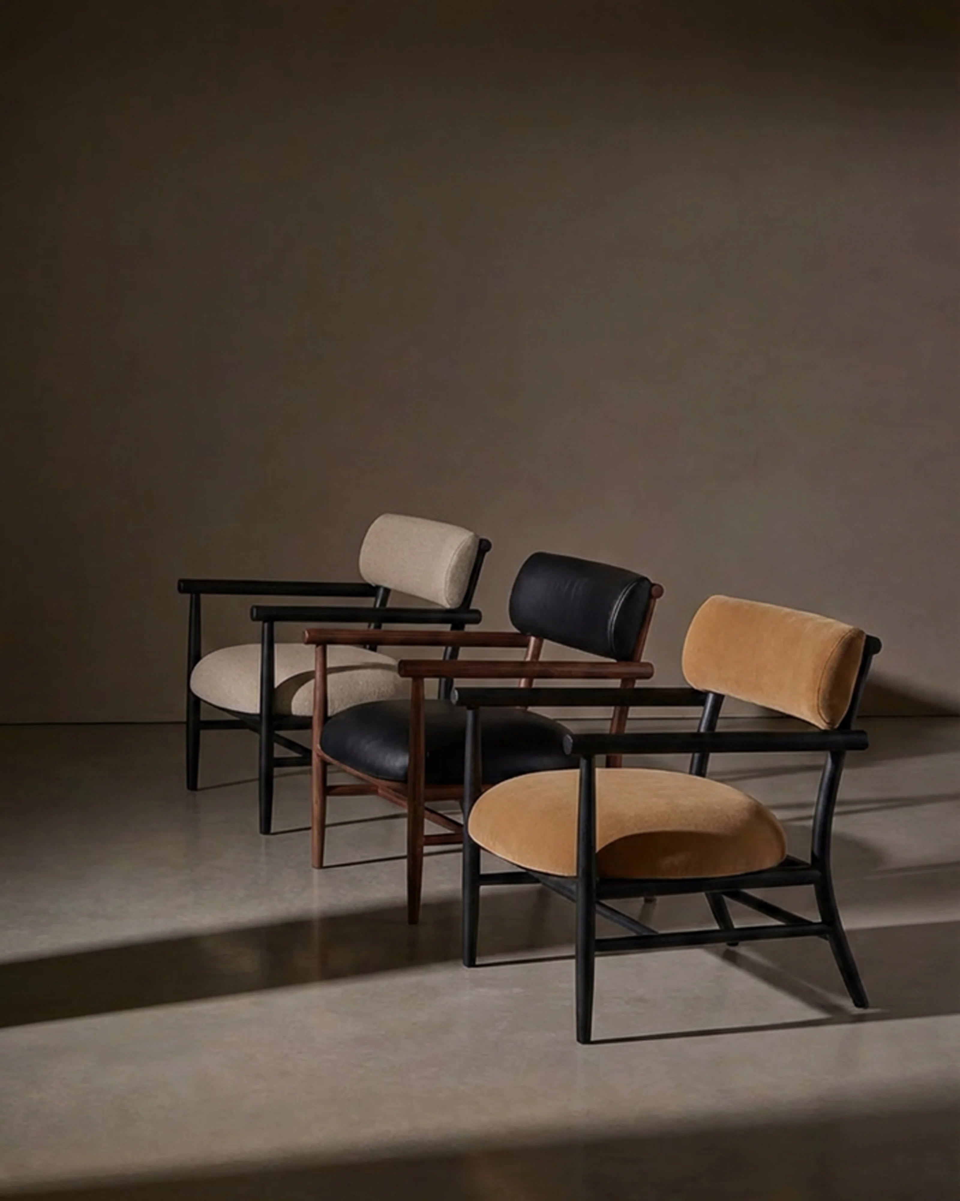 Кресло Nama Lounge Chair — Coffee Black Oak- Desert