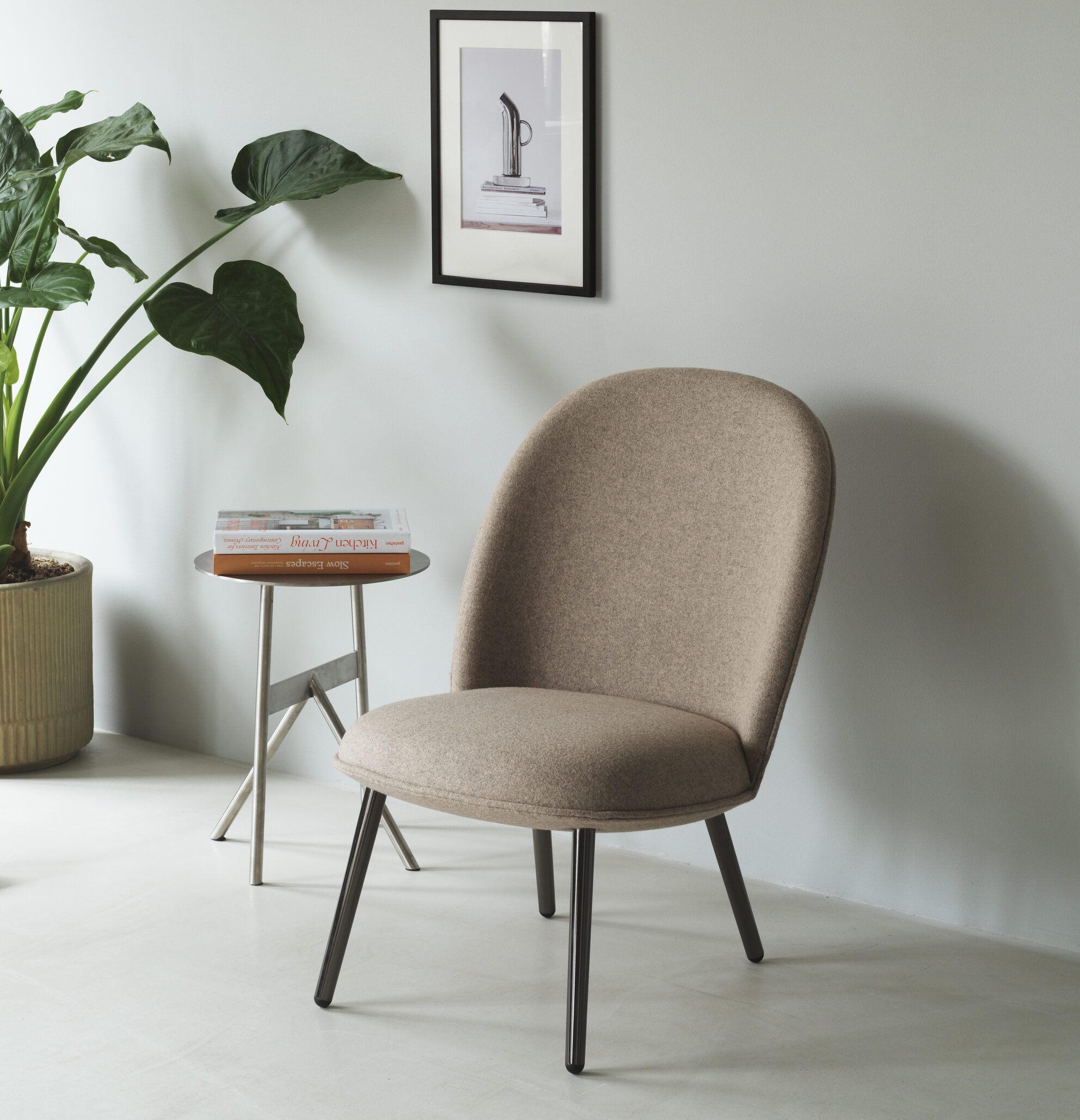 Ace Lounge Chair с деревянными ножками от Normann Copenhagen