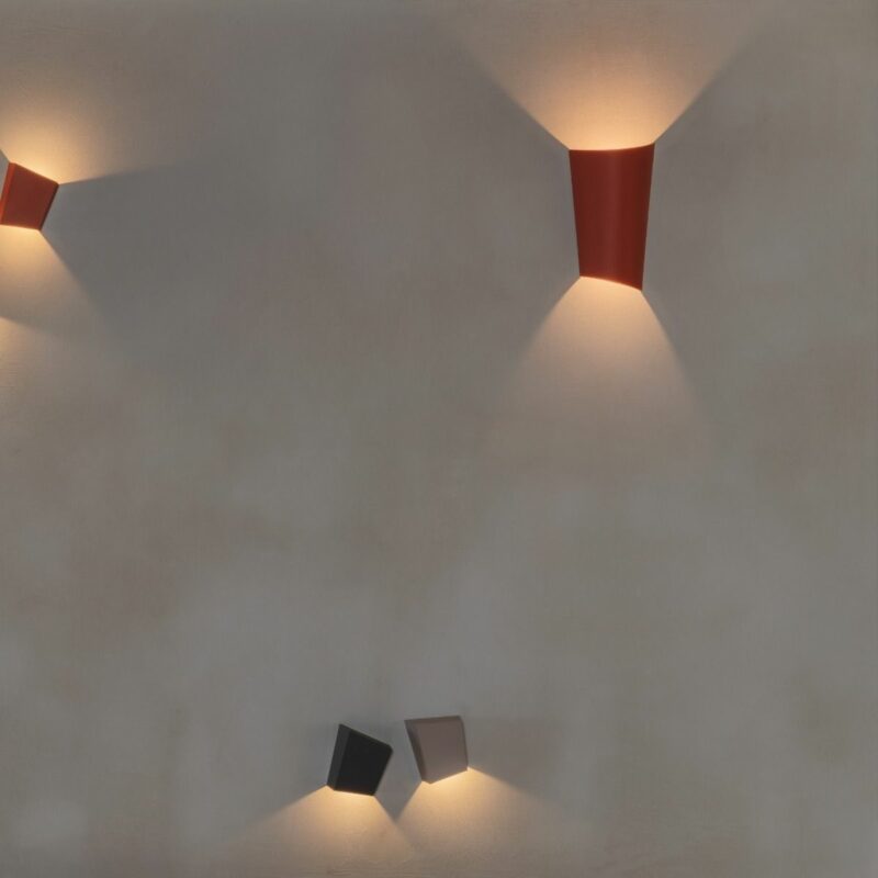 Уличные настенные светильники Break Plus от Vibia