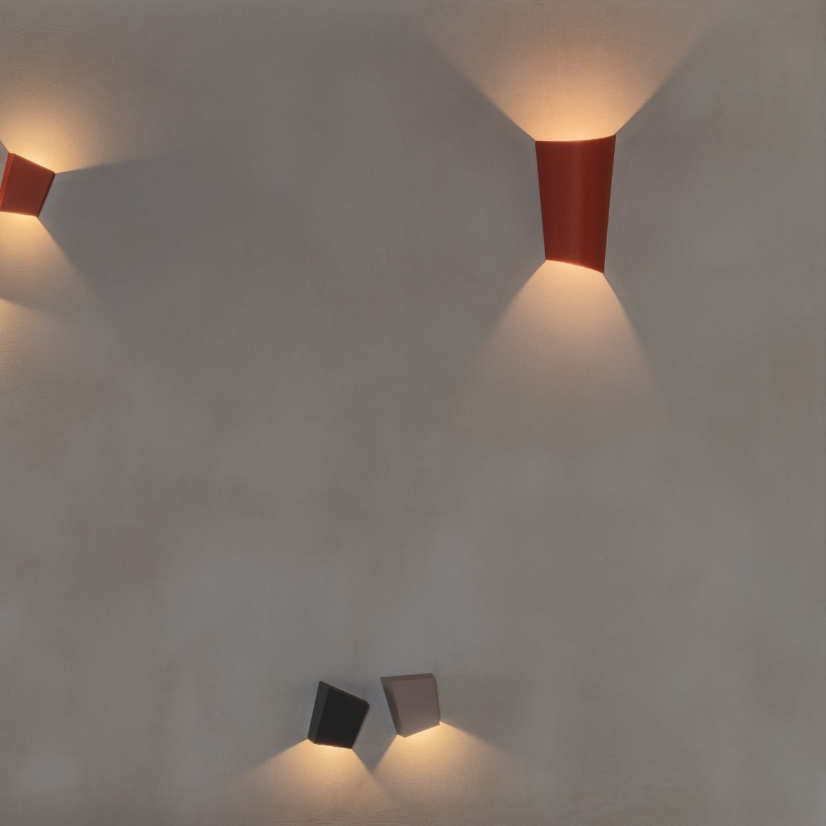 Уличные настенные светильники Break Plus от Vibia