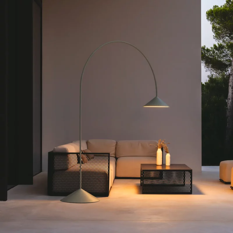 Уличные напольные светильники Out от Vibia