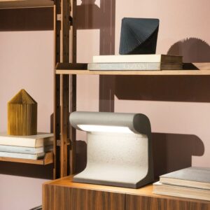 Настольный светильник Borne Béton Petite от итальянского бренда Nemo Lighting