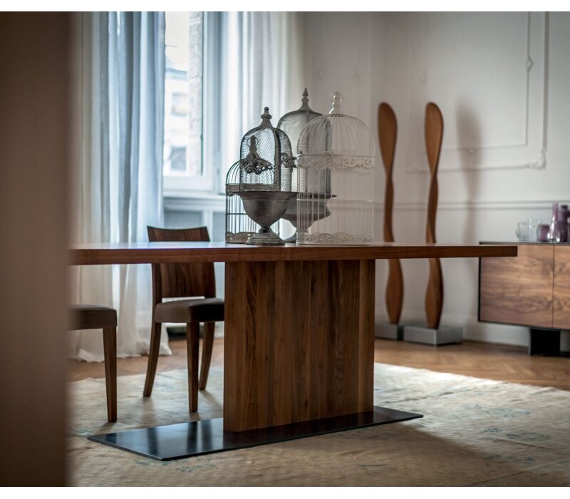 Обеденный стол Liam Wood