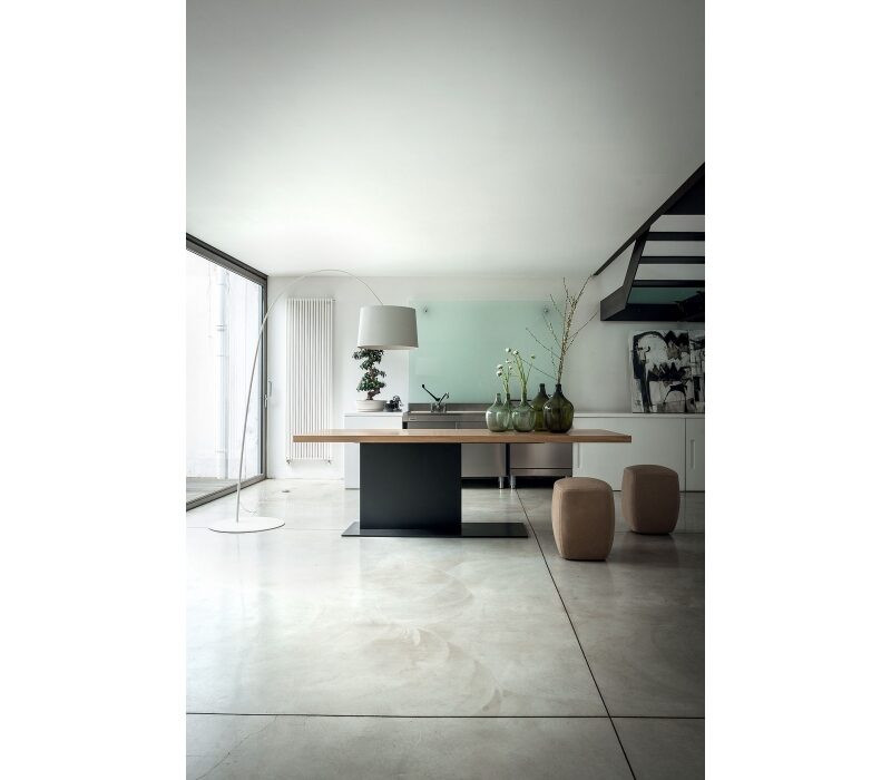 Обеденный стол Liam Iron