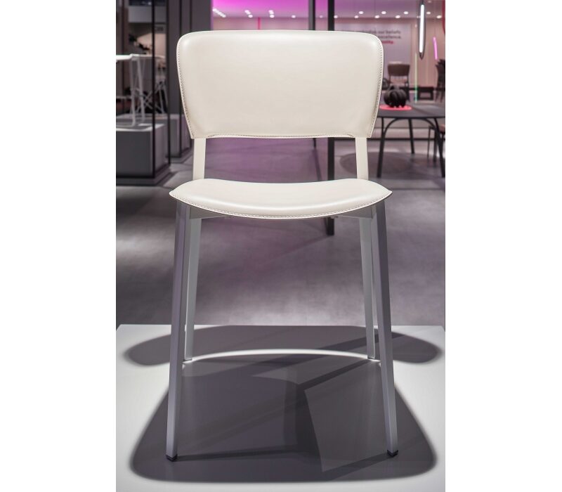 Стул с обивкой Ply