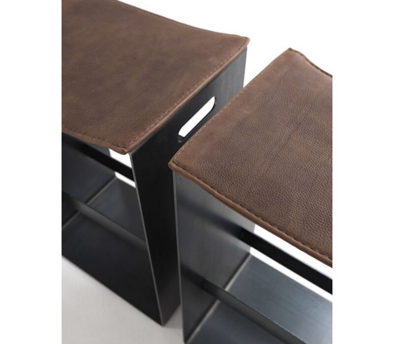 Табурет Barney