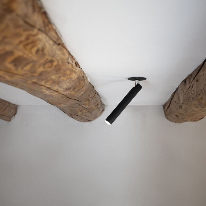 Спот Mira R Matt Black/Polished Gold