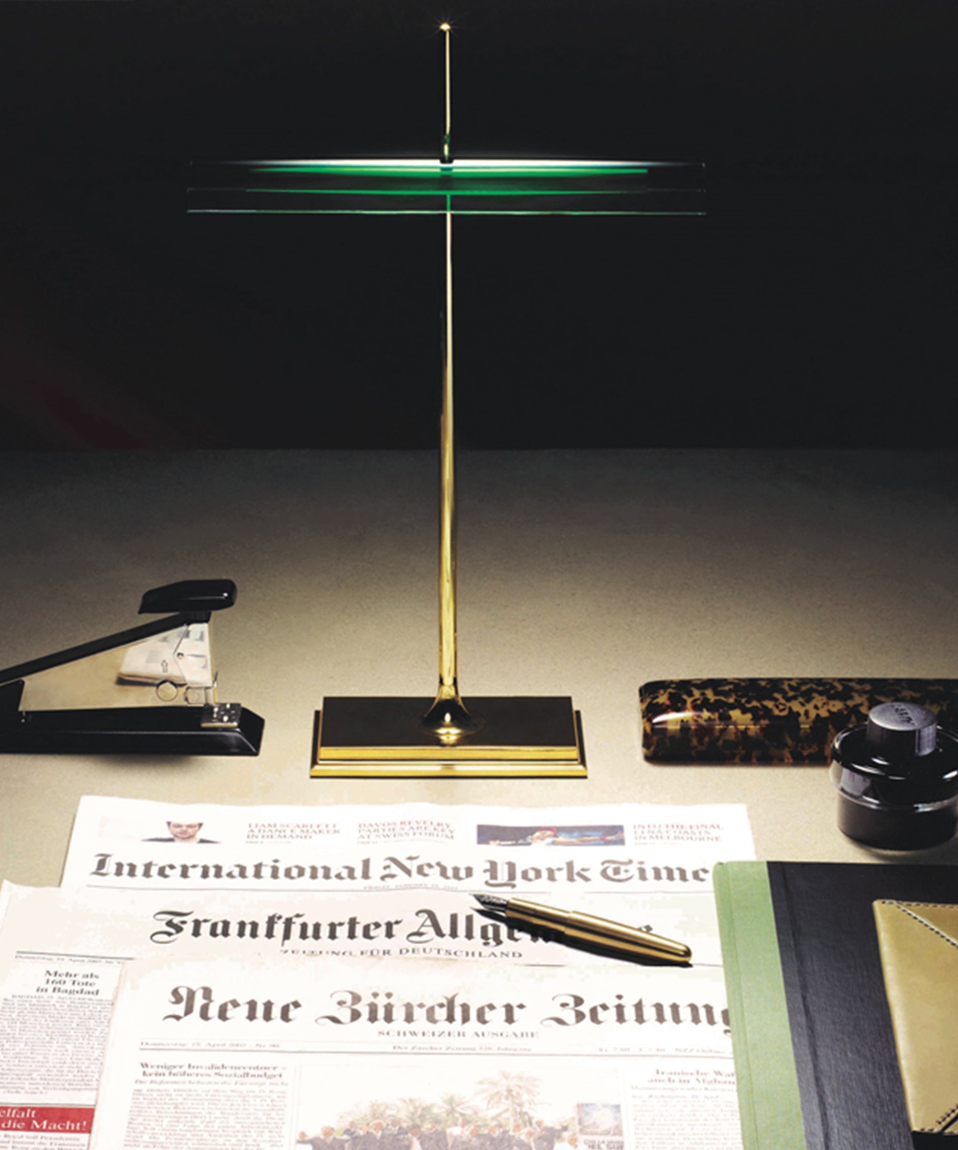 Настольный светильник Goldman