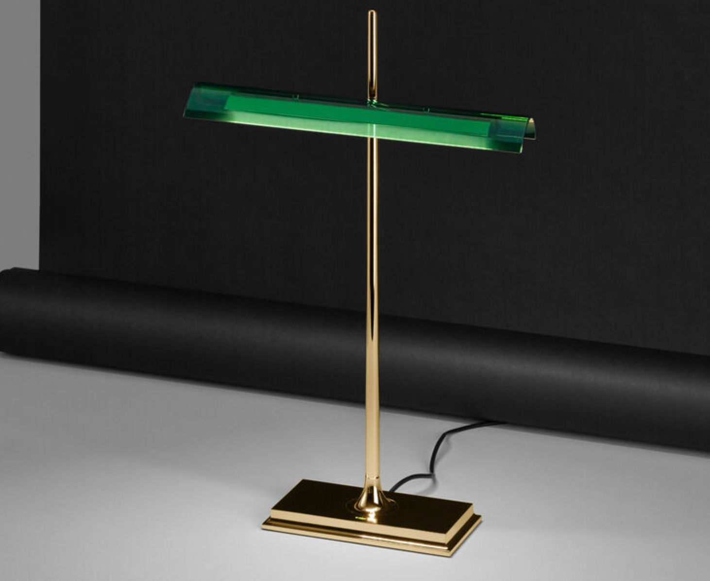 Настольный светильник Goldman